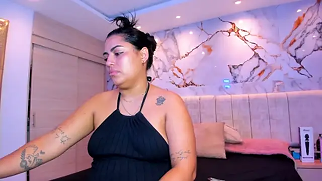 kiana cream online show from May 2, 11:57 am
