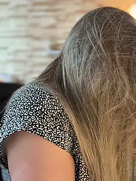  Abril-Office1 online show from February 18, 3:44 pm