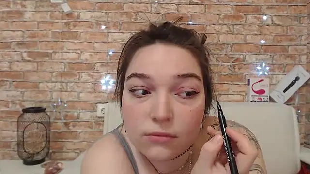 Amelia Kiss  online show from February 28, 1:27 am