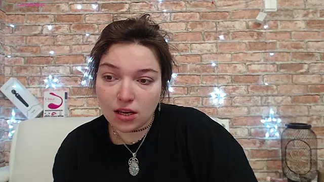 Amelia Kiss  online show from February 26, 1:15 am