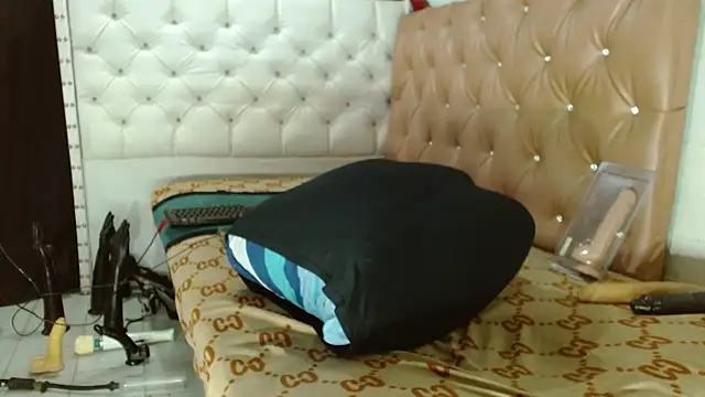 jenny-big-cock online show from June 10, 7:23 pm