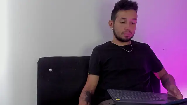 Bad Couple 1 online show from March 18, 8:25 pm