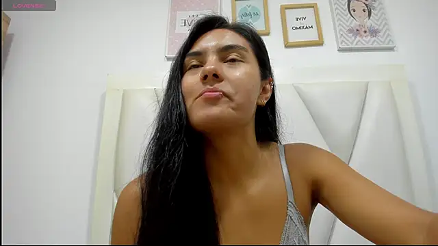 atilanadiaz7 online show from April 28, 5:39 pm