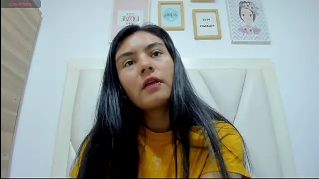 atilanadiaz7 online show from April 21, 5:42 pm