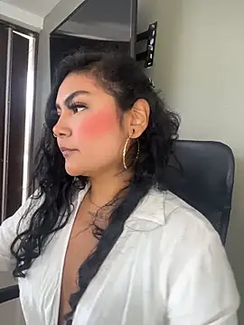 ItsEla online show from May 4, 2:32 pm
