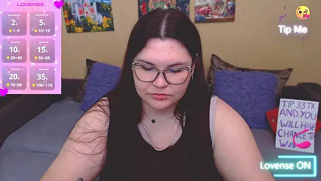 JuliaKeln online show from June 7, 3:30 pm