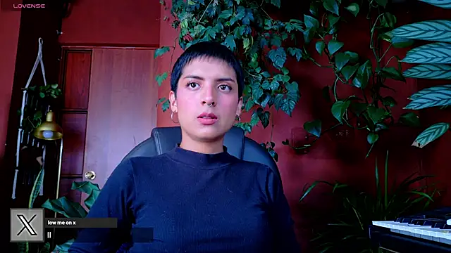 Yeriawaddell  online show from June 14, 9:26 pm