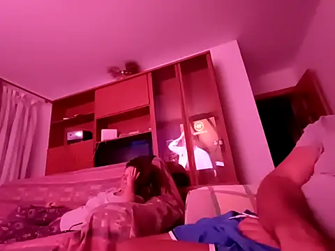 parejamlga58 online show from November 1, 6:45 pm