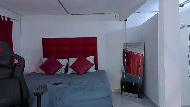 LyonGallego  online show from December 1, 3:15 pm