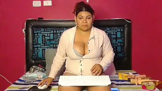 karolhot916 online show from October 23, 12:05 am