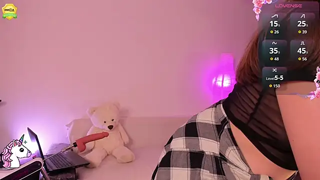 EvaUniporn online show from November 29, 3:27 pm