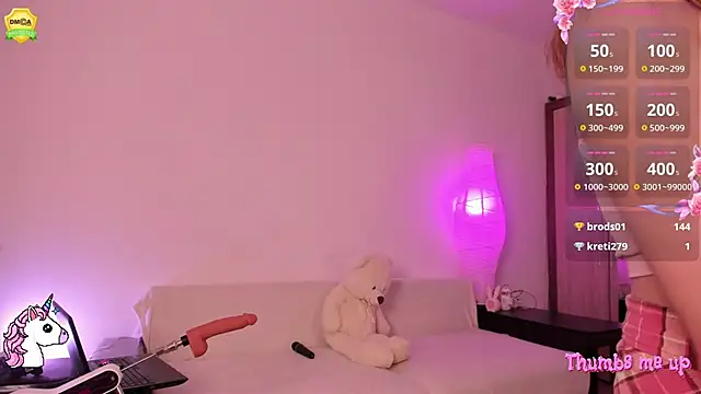 EvaUniporn online show from December 2, 4:31 pm