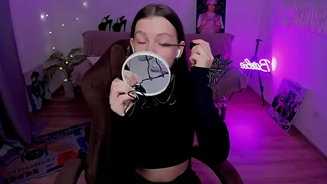 HelloRoxy online show from March 16, 11:30 pm