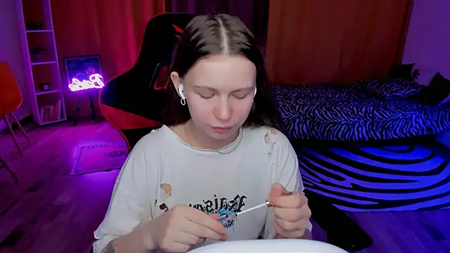 HelloRoxy online show from August 9, 6:22 pm
