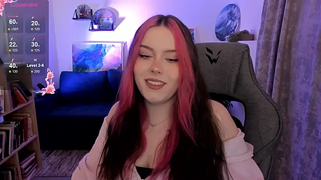 CoralineKeyns online show from April 29, 5:32 am