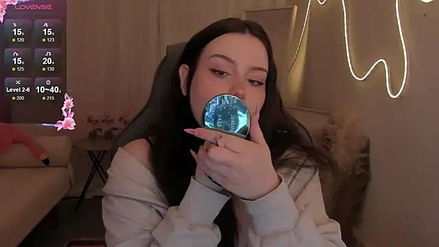 CoralineKeyns online show from March 10, 5:33 am