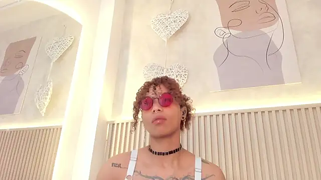 daiana curly online show from August 3, 8:25 pm