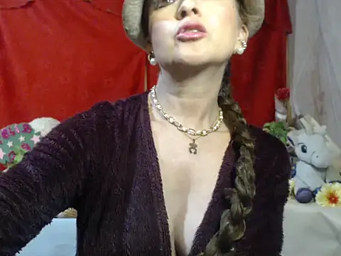 hottieperla online show from October 17, 8:45 pm