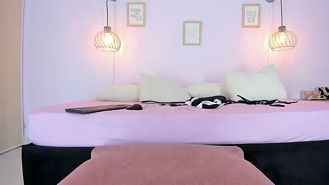 stefany520 online show from October 31, 8:24 pm