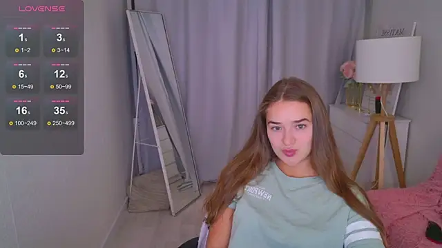 LovelyJessie online show from April 29, 1:58 pm