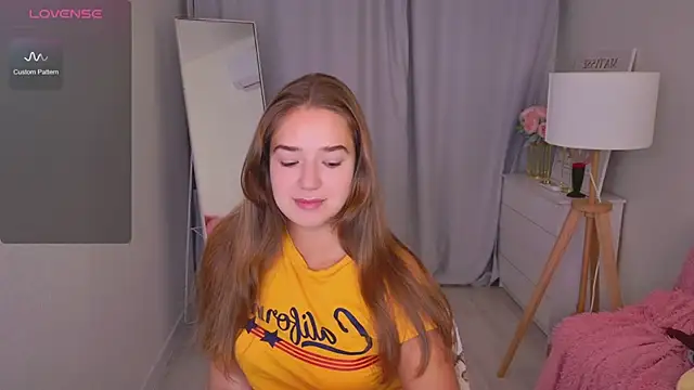 LovelyJessie online show from April 26, 1:53 pm