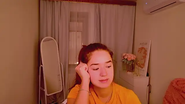 LovelyJessie online show from December 3, 1:46 pm