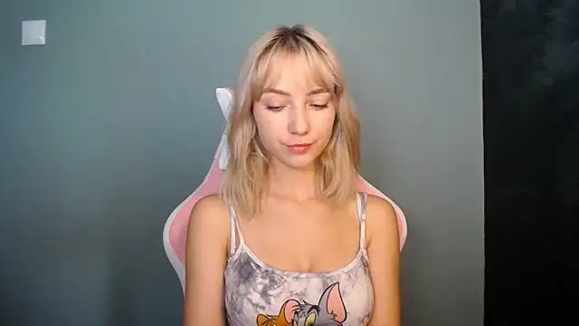 LuciaYoung online show from June 20, 12:31 pm