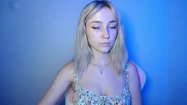 LuciaYoung online show from July 16, 6:12 pm