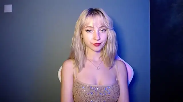 LuciaYoung online show from July 5, 6:13 pm
