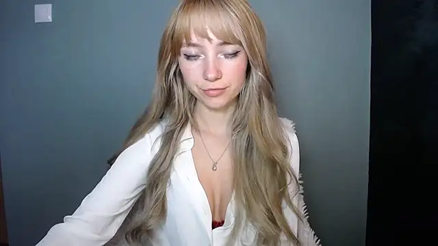 LuciaYoung online show from October 28, 7:47 am