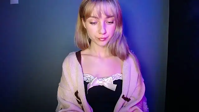 LuciaYoung online show from December 2, 1:13 pm