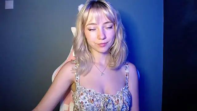 LuciaYoung online show from July 4, 6:26 pm