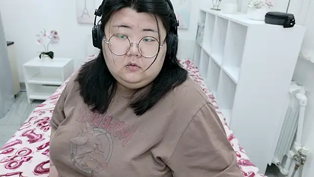 Nadine asian online show from February 19, 4:12 am