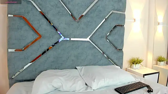 LucciaPorter online show from December 15, 9:09 pm