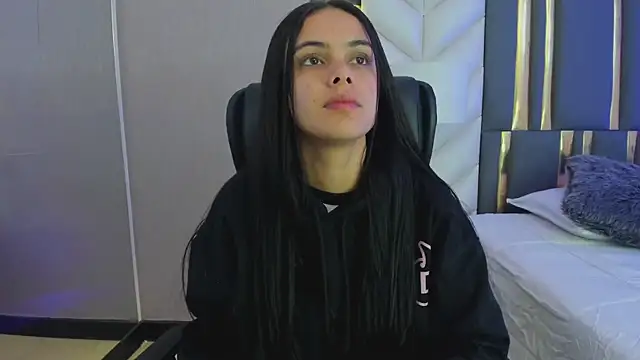 ChloeHarper  online show from February 19, 12:26 pm