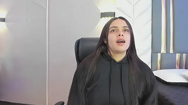 ChloeHarper  online show from June 20, 11:47 am