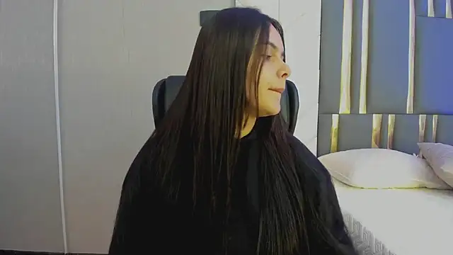 ChloeHarper  online show from June 27, 12:22 pm
