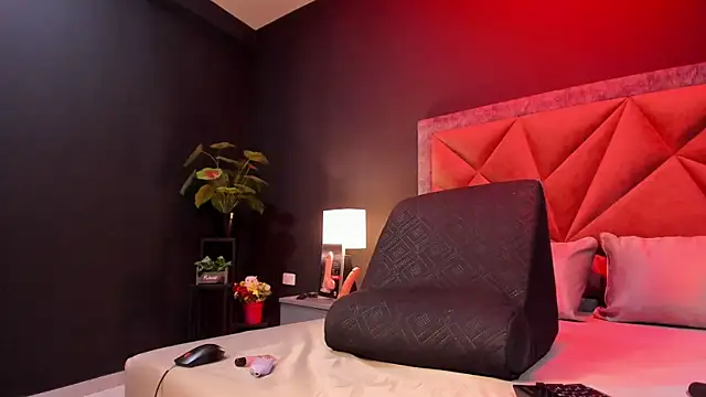 mia milff online show from September 10, 7:14 pm