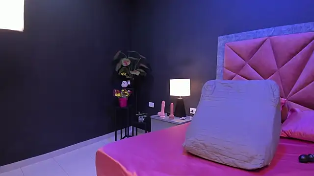 mia milff online show from April 28, 7:18 pm