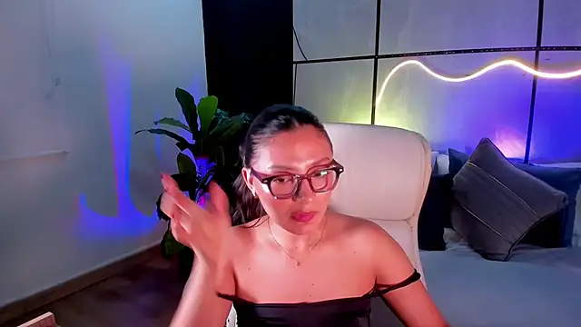 Gia Mazzon online show from November 13, 5:56 pm