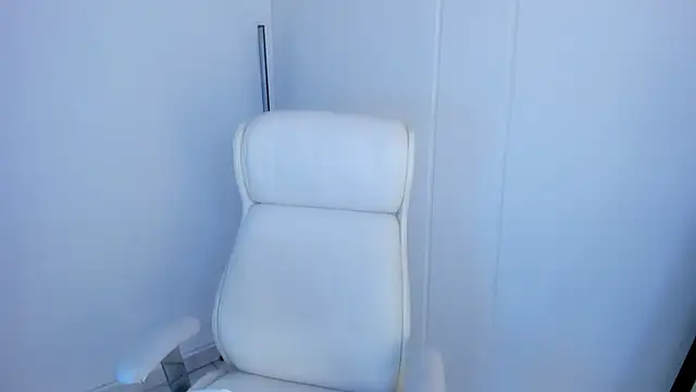 dominique21  online show from October 30, 11:50 pm