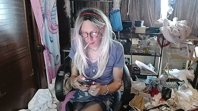 Snapshot of Ombeline1 chatting on September 23, 1:31 pm Ombeline1 online show from September 23, 1:31 pm