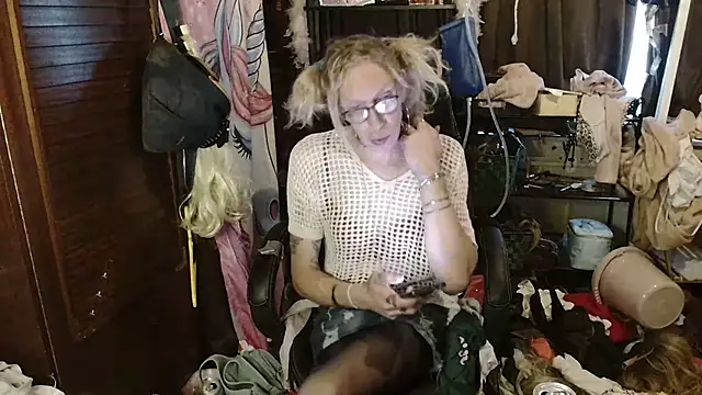 Ombeline1 online show from December 4, 2:30 pm