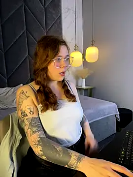 SophiePure online show from October 13, 8:55 pm