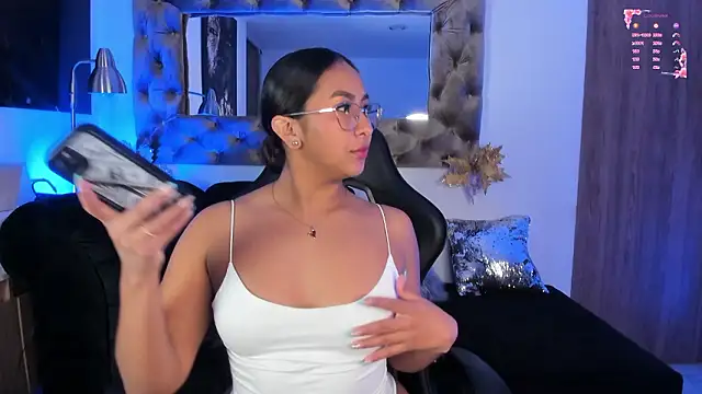 AmelyaMann online show from January 14, 2:00 pm