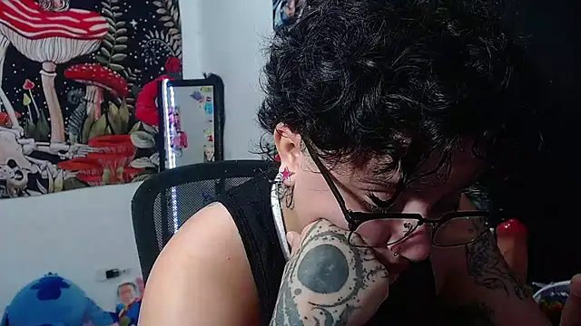 isabeautyx19 online show from June 25, 2:33 am