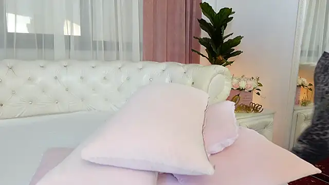 NinaCrystal1 online show from July 18, 8:50 am