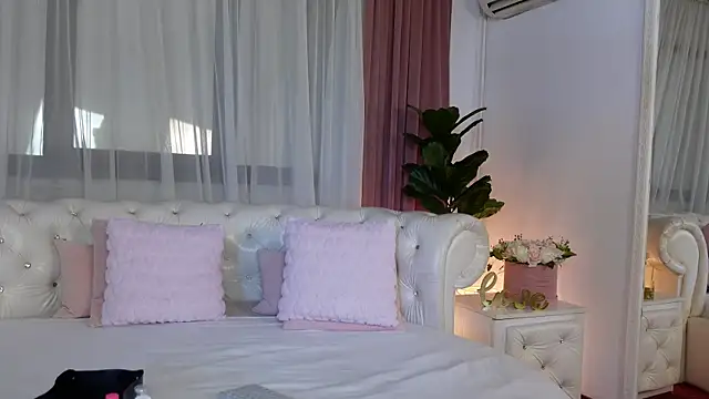NinaCrystal1 online show from June 14, 8:26 am