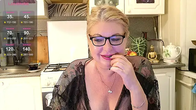 Snapshot of -Yourwoman- chatting on October 5, 7:30 pm -Yourwoman- online show from October 5, 7:30 pm