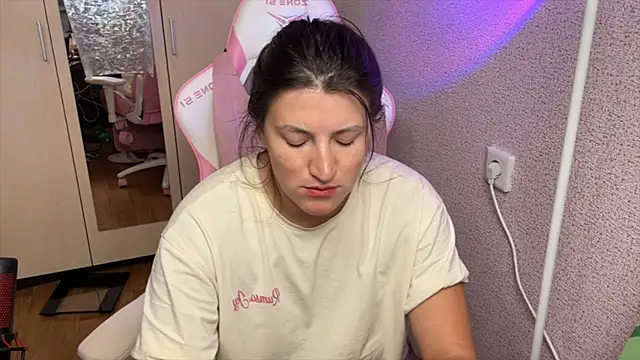 Katrin  kiss online show from July 8, 10:12 pm